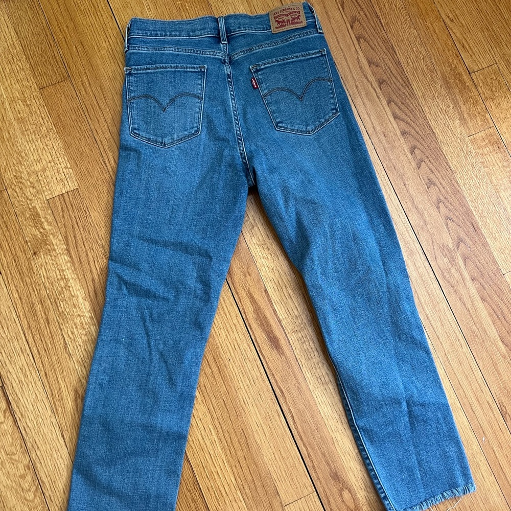 High rise straight leg levi crop jeans- Size 28